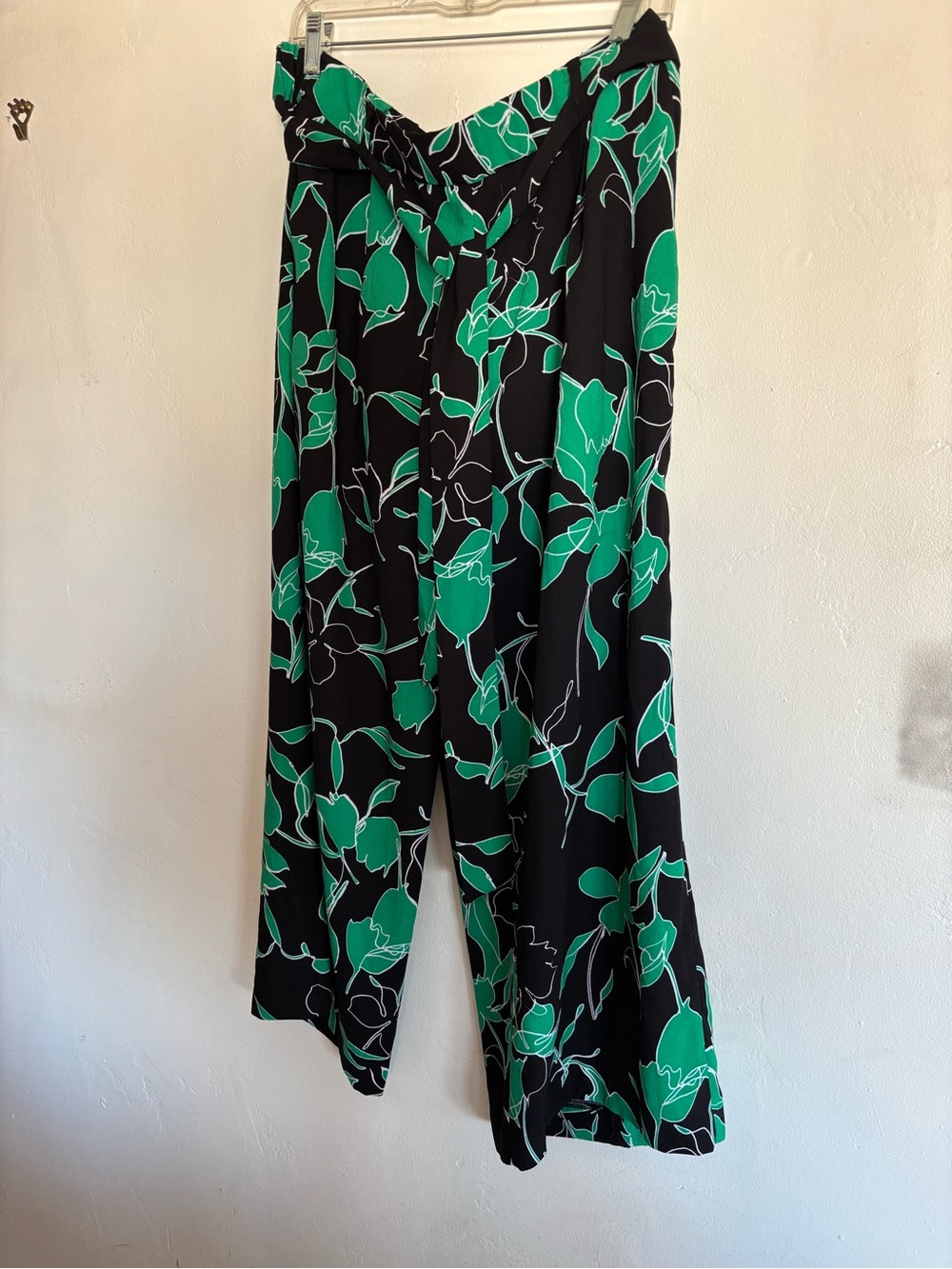 Halogen Black Wide-Leg Pants with Green Floral Print